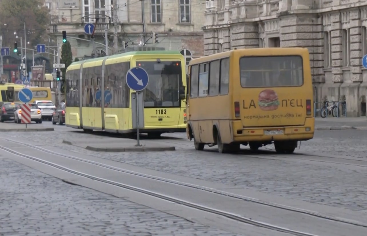 Обмеження руху транспорту у Львівській області: де саме буде перекриття